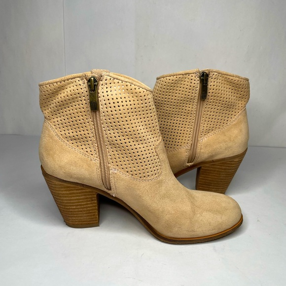 Vince Camuto Beige Suede Mesh Western Block Heeled Ankle Boots Booties - Picture 4 of 13